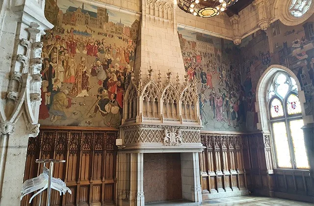 fireplace salle des fêtes