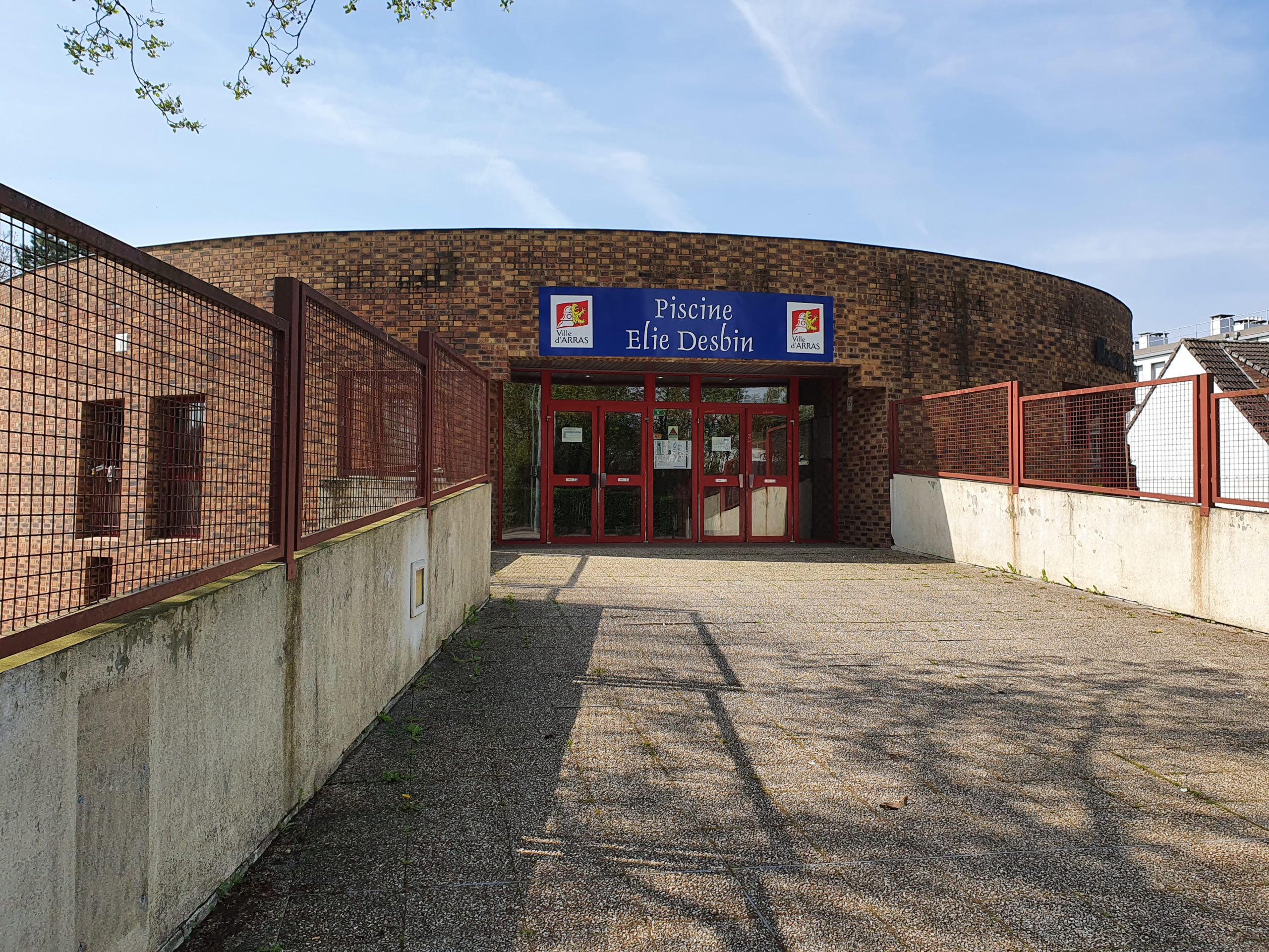 elie desbin swimming pool arras