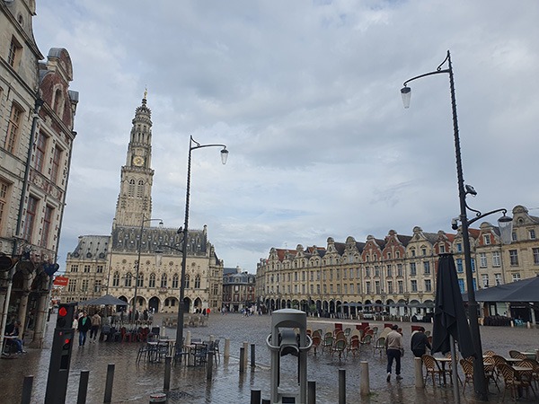 place des héros et beffroi