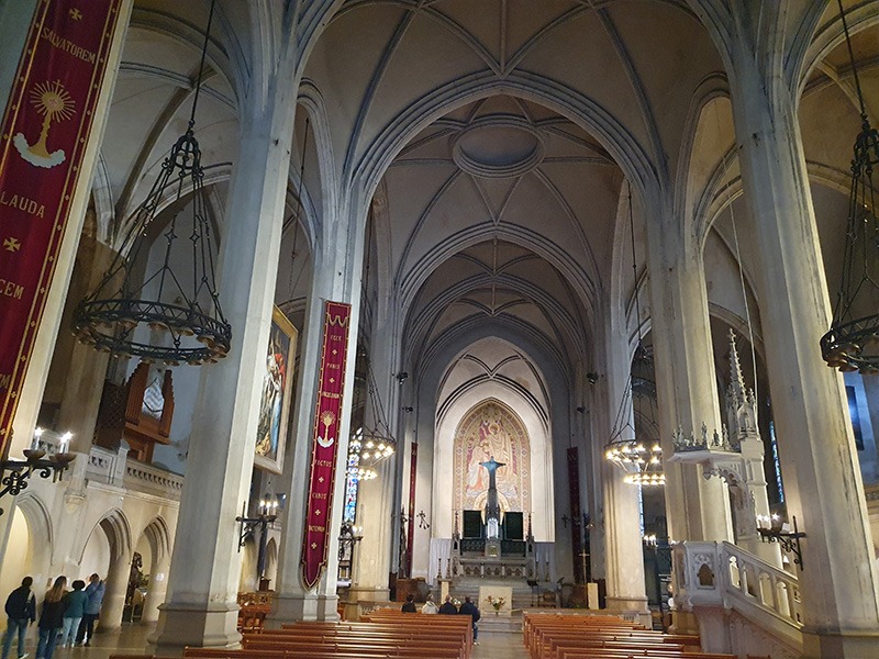 interieur eglise saint jean Baptiste